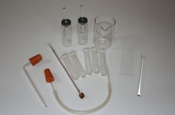 Комплект запасных изделий для микролаборатории для химического эксперимента (стакан, предметное стекло, палочка стеклянная, пробка со шпателем (2 шт.), пробирка Флоринского (5 шт.), трубка газоотводная стеклянная с пробкой, трубка полимерная с пробкой, сп