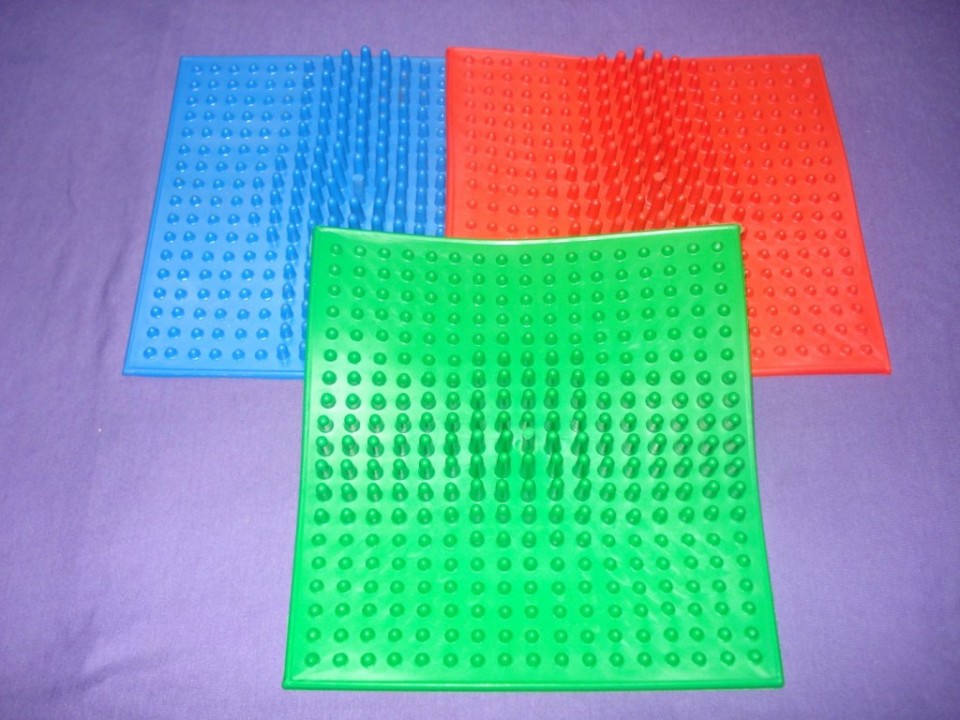 Коврик с шипами квадратный