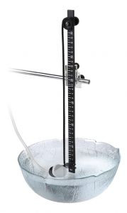 Прибор для демонстр. давления в жидкости