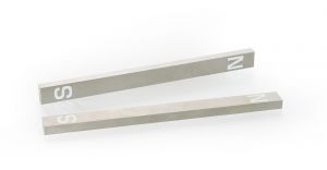 Набор из двух стержневых магнитов сплава Al-Ni-Co