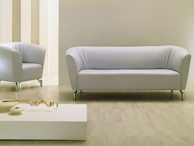 Диван трехместный 