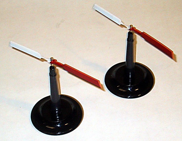 Стрелки магнитные на штативах